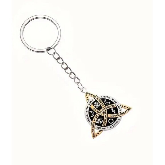 Celtic Knot Keychain with Star & Moon Nordic  Spiritual Pendant - Picture 4 of 5